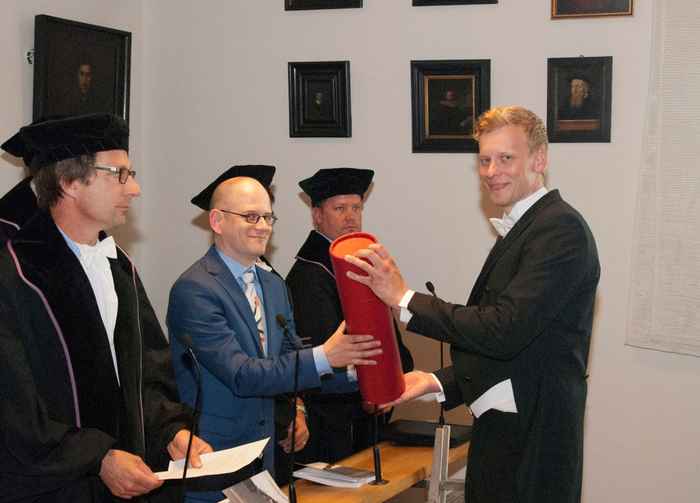 Danny Broere receives his PhD from Jarl Ivar van der Vlugt