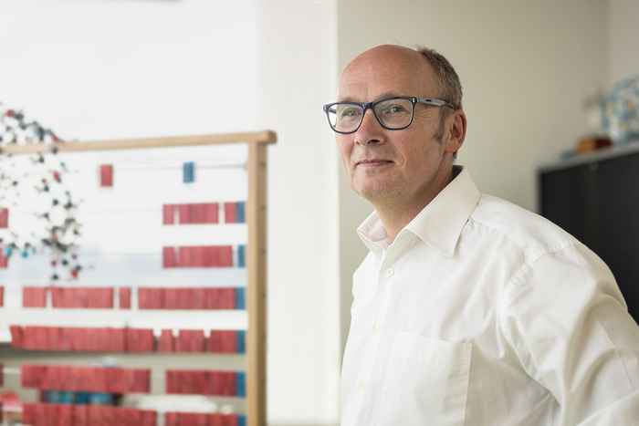 dhr. prof. dr. Jan van Maarseveen, hoogleraar FNWI