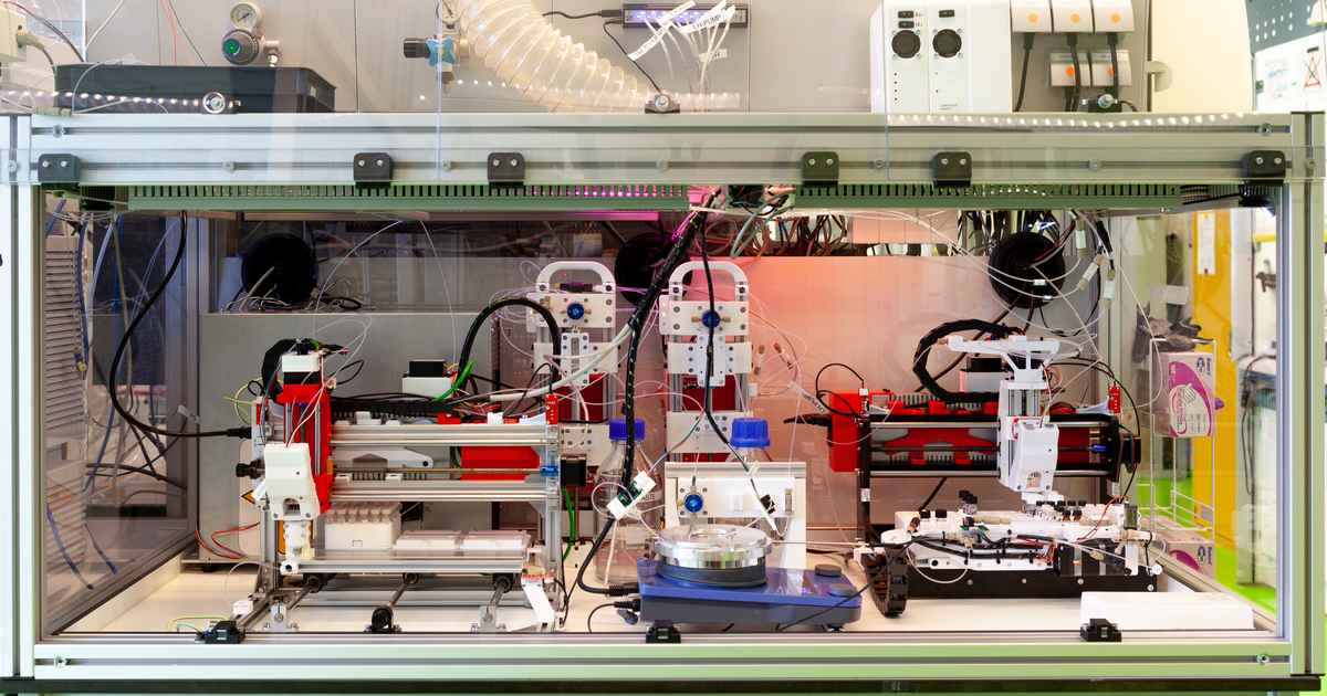 RoboChem Flex: de autonome syntheserobot voor elk lab - HIMS ...